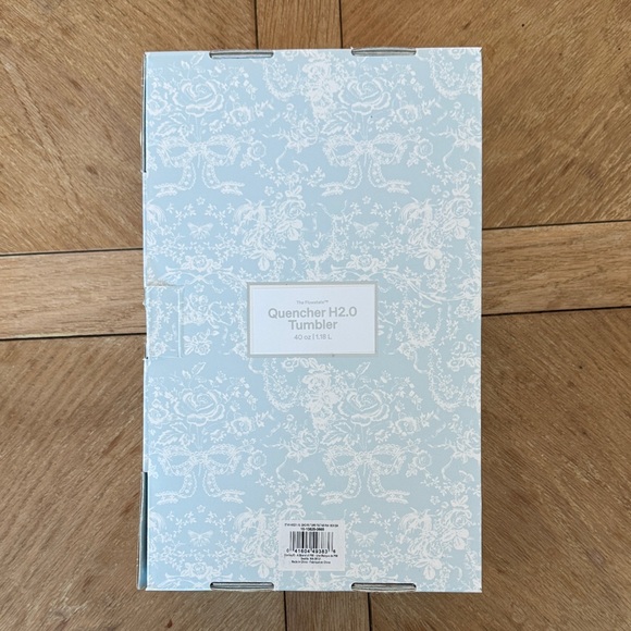 Stanley x LoveShackFancy 40 OZ in Toscana Toile - Picture 4 of 4